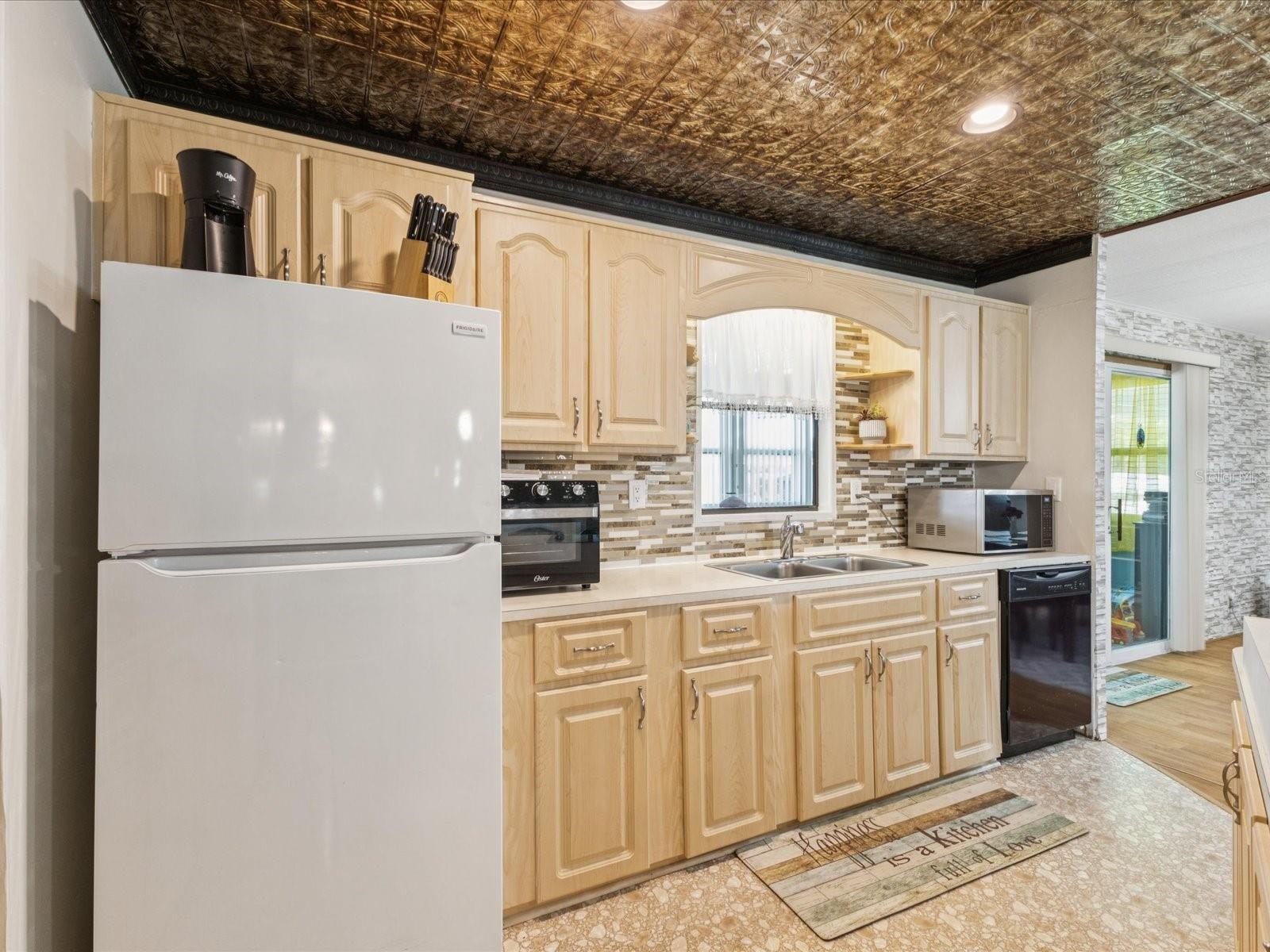 Image 10 of 47 For 14292 Adair Street