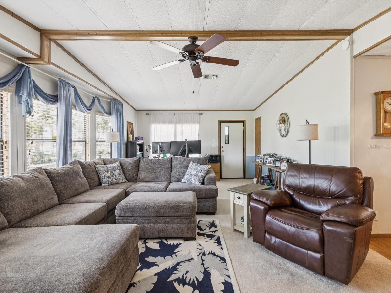 Image 17 of 47 For 14292 Adair Street