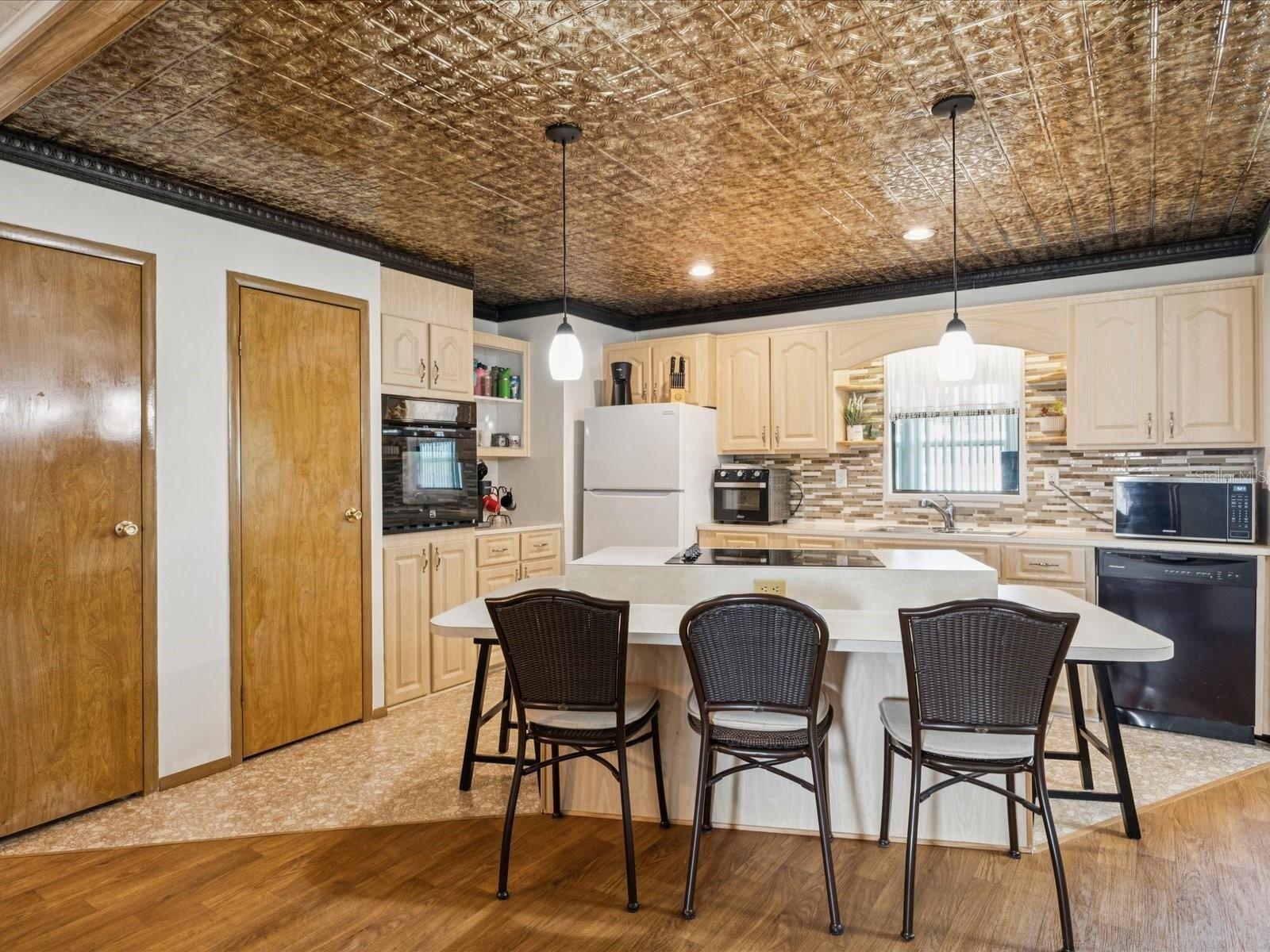 Image 7 of 47 For 14292 Adair Street