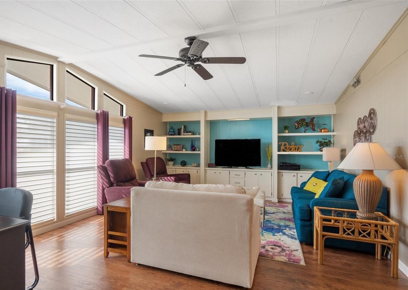 Listing photo id 10 for 14327 Starcross Street