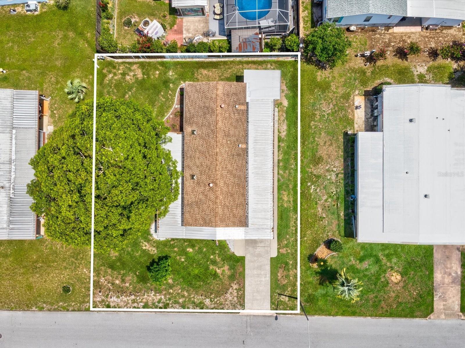 Listing photo id 2 for 14327 Starcross Street