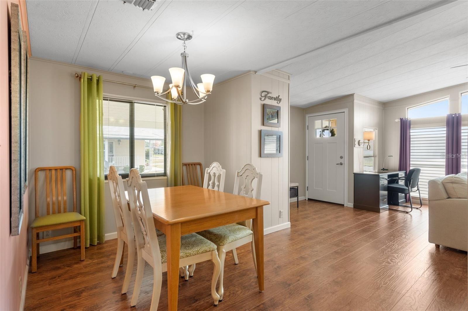 Listing photo id 7 for 14327 Starcross Street