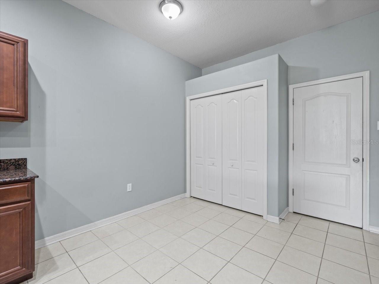 Image 12 of 33 For 3891 Crossline Drive