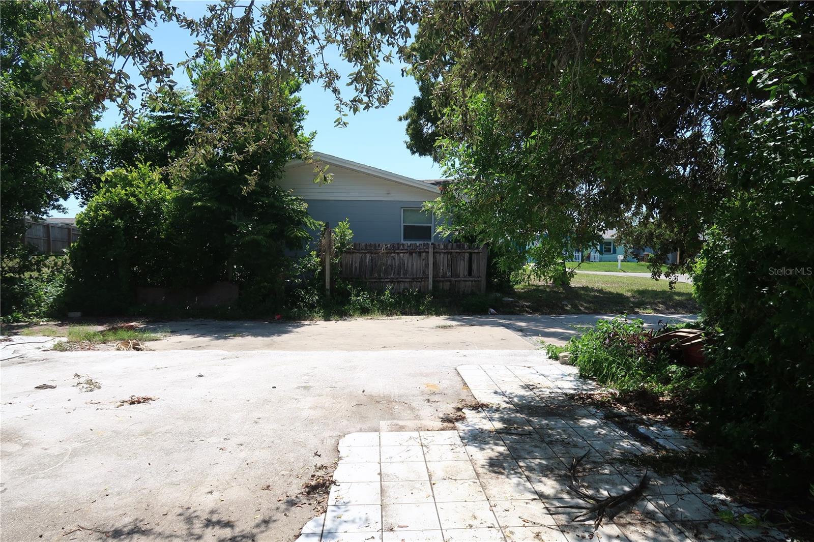 Listing photo id 8 for 4250 Oak Bluff Avenue