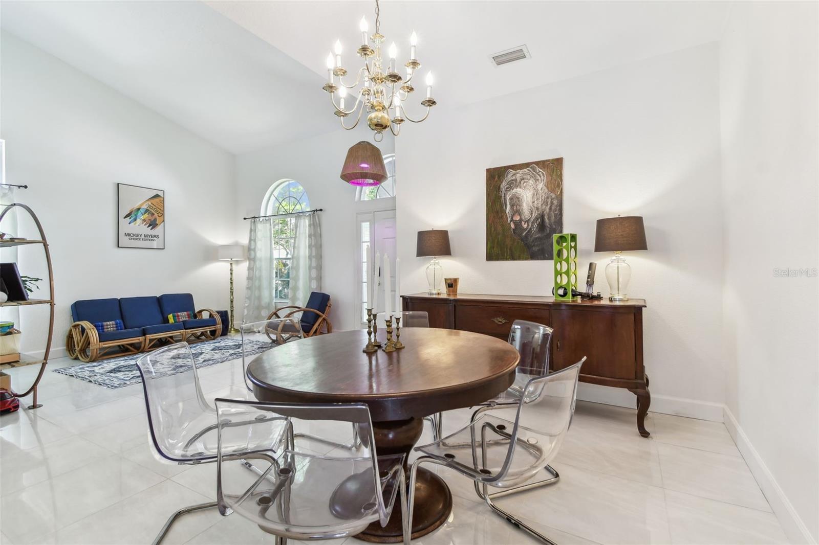 Listing photo id 8 for 1120 Bluffs Circle