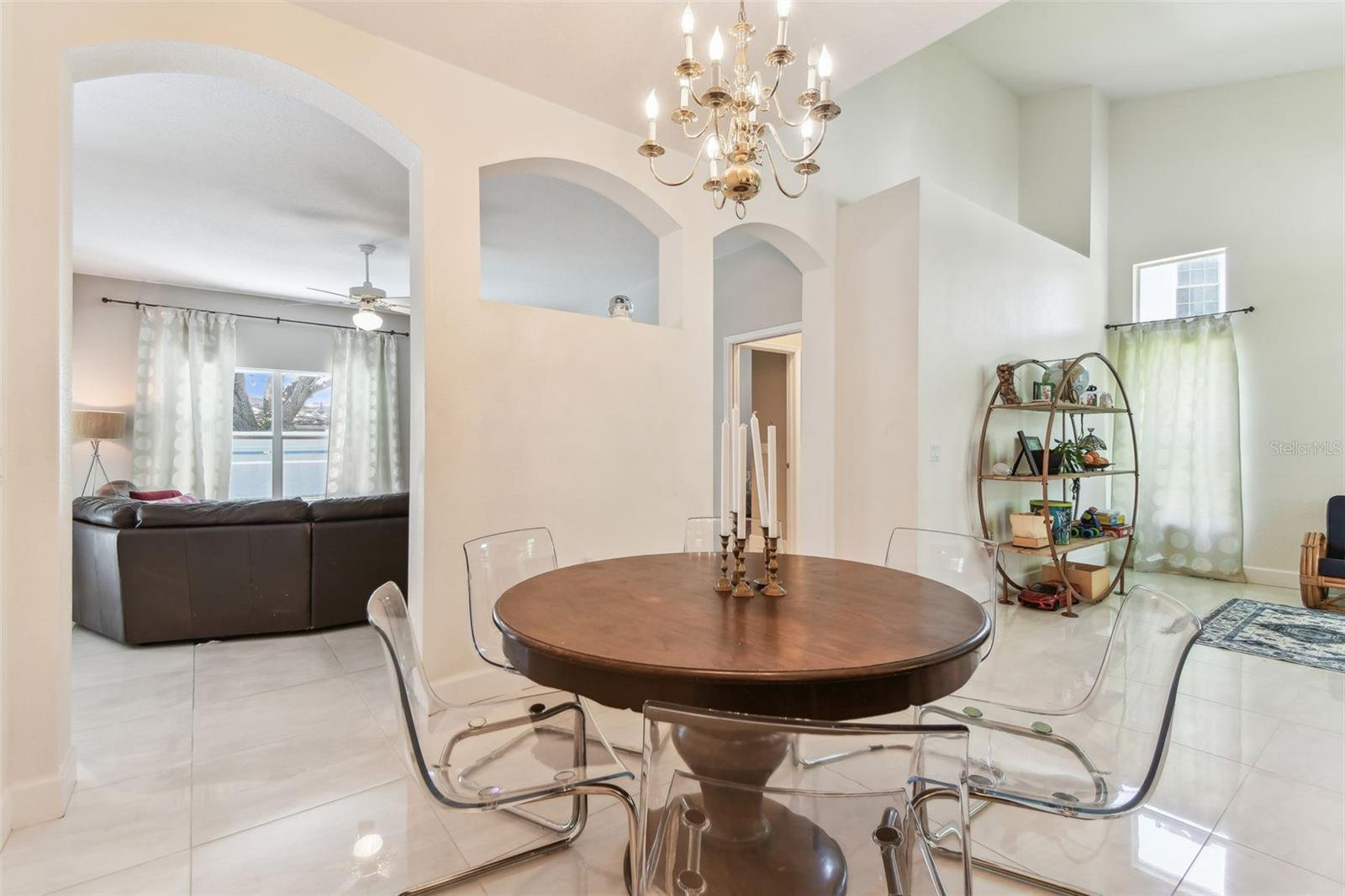 Listing photo id 9 for 1120 Bluffs Circle