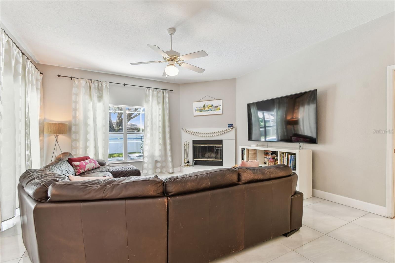 Listing photo id 10 for 1120 Bluffs Circle