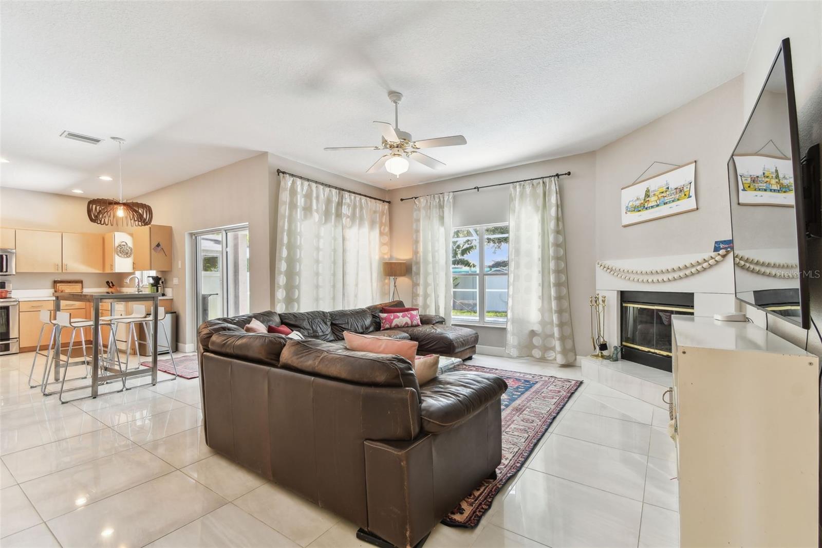 Listing photo id 11 for 1120 Bluffs Circle