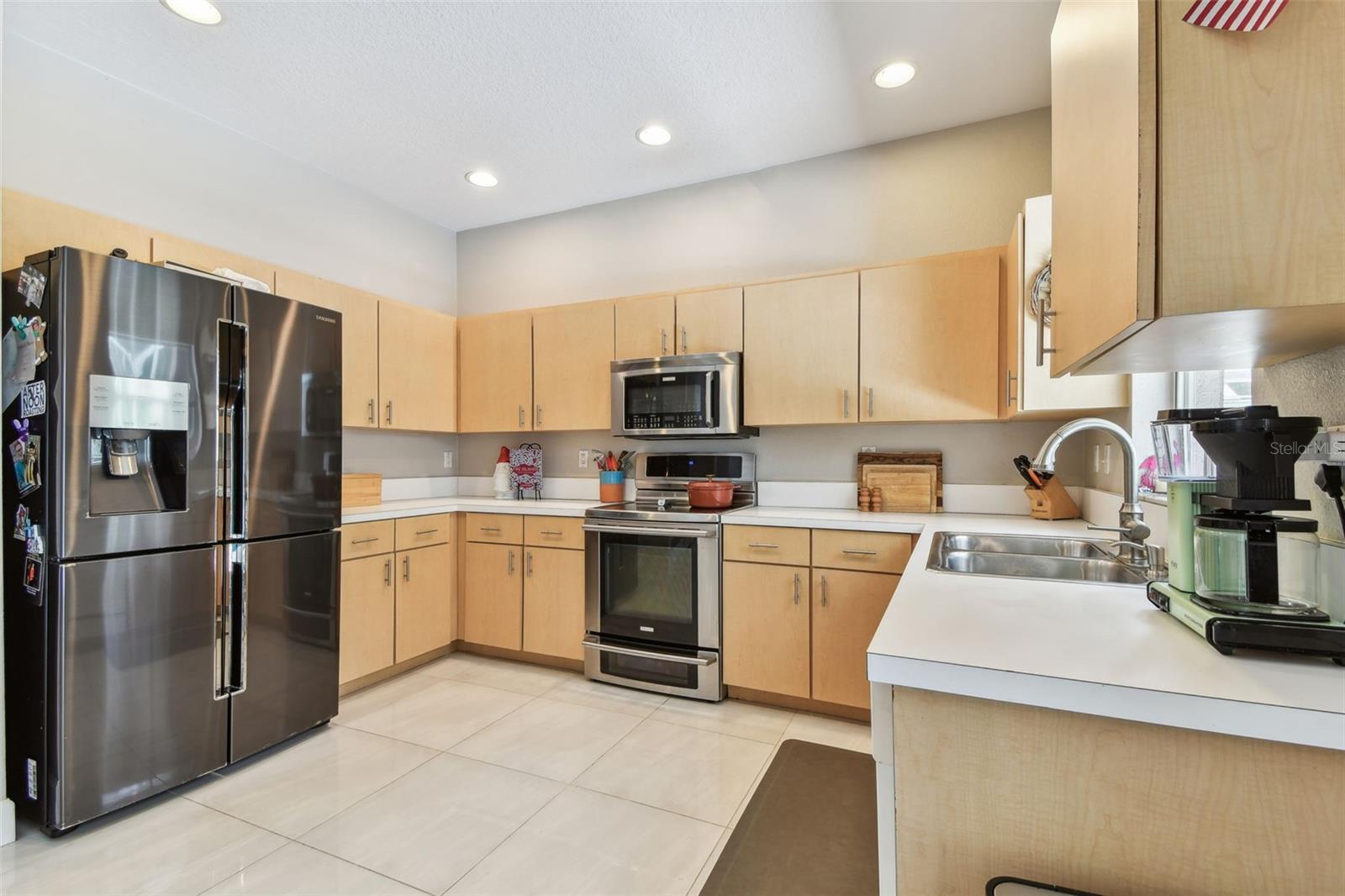 Listing photo id 17 for 1120 Bluffs Circle