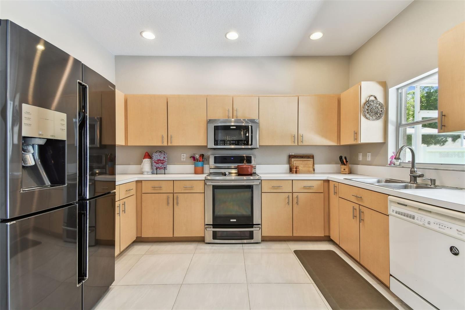 Listing photo id 19 for 1120 Bluffs Circle