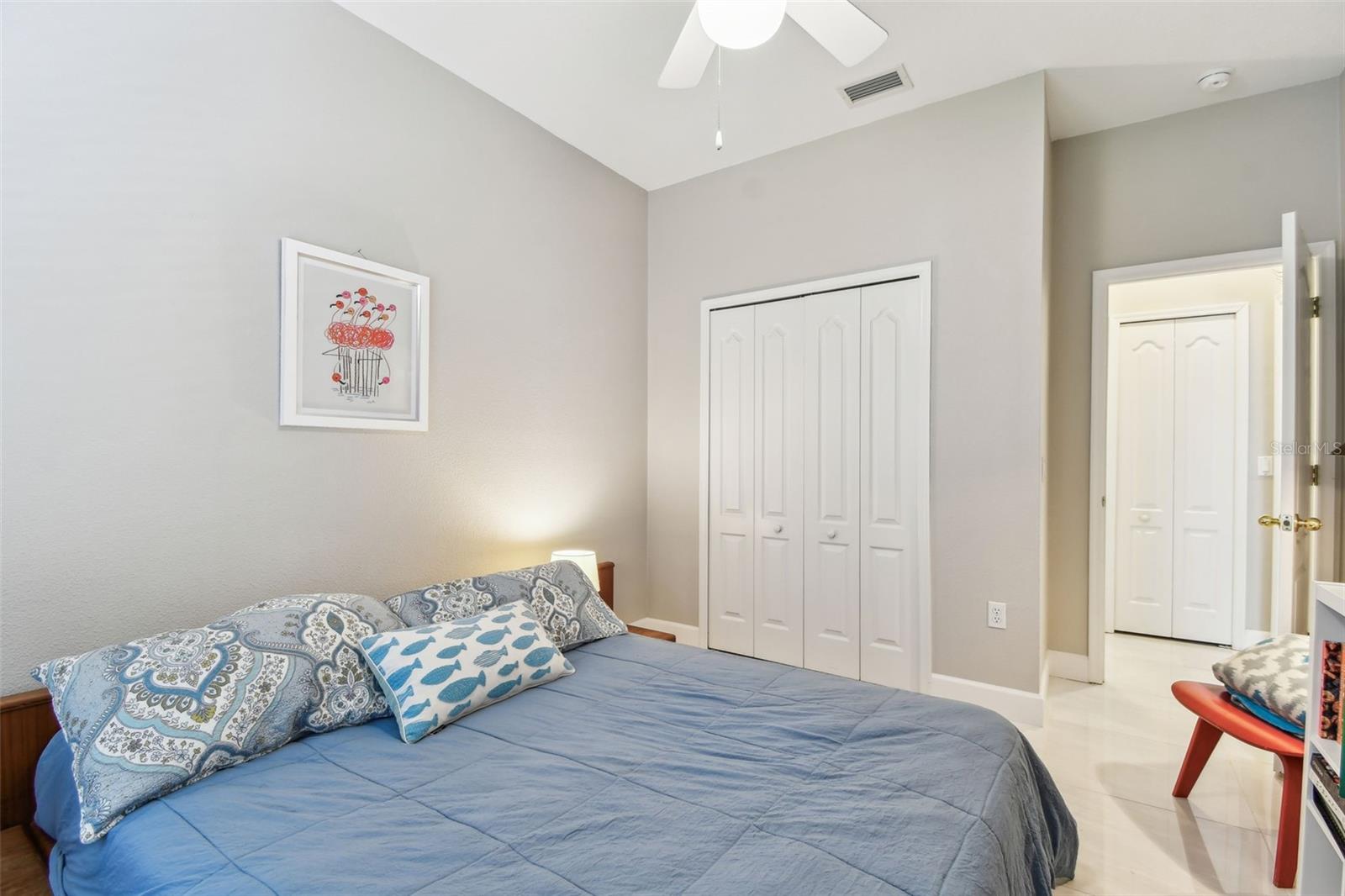 Listing photo id 25 for 1120 Bluffs Circle