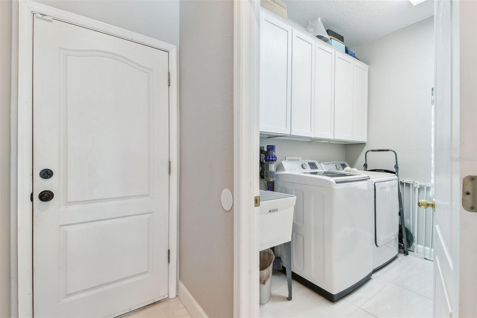 Listing photo id 28 for 1120 Bluffs Circle
