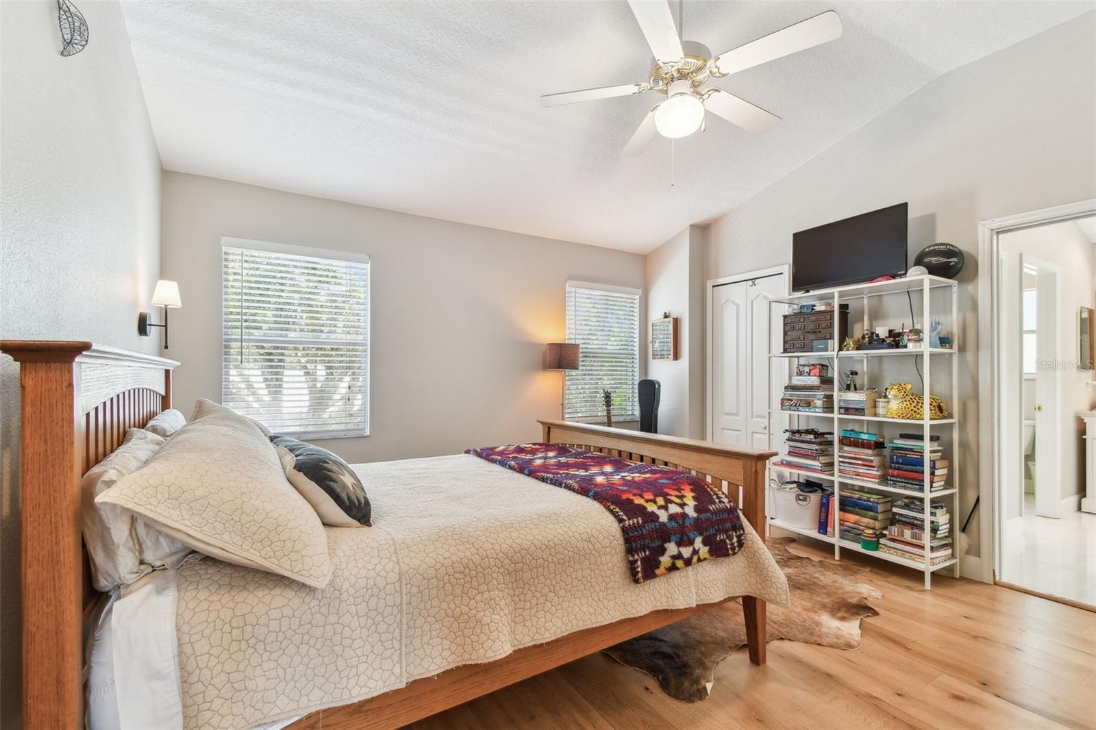 Listing photo id 32 for 1120 Bluffs Circle