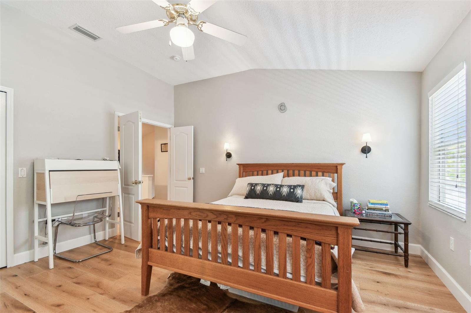 Listing photo id 34 for 1120 Bluffs Circle
