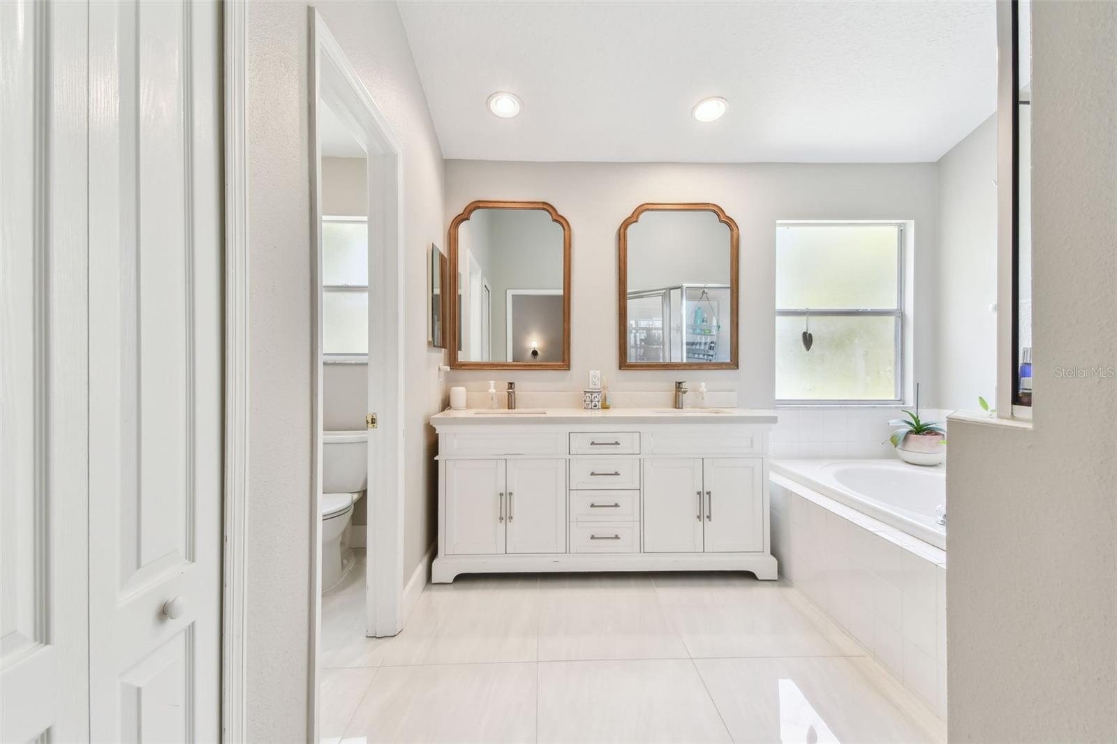 Listing photo id 35 for 1120 Bluffs Circle