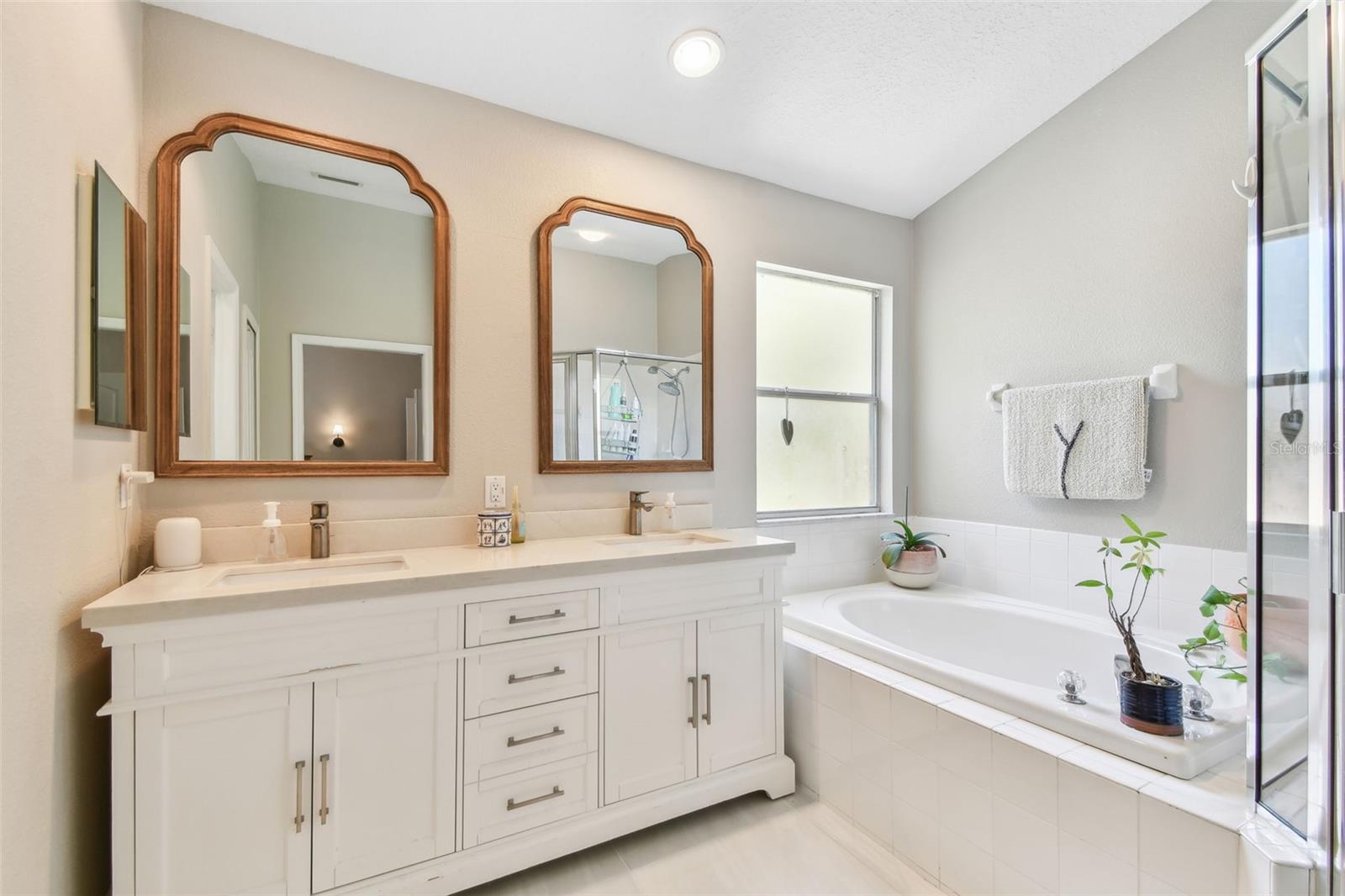 Listing photo id 36 for 1120 Bluffs Circle