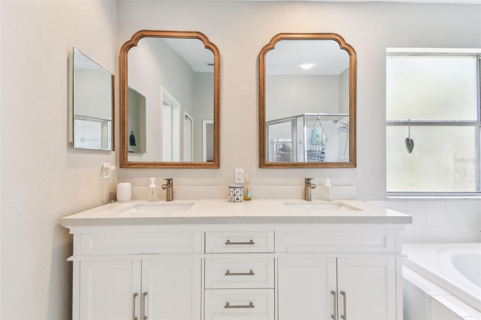Listing photo id 37 for 1120 Bluffs Circle