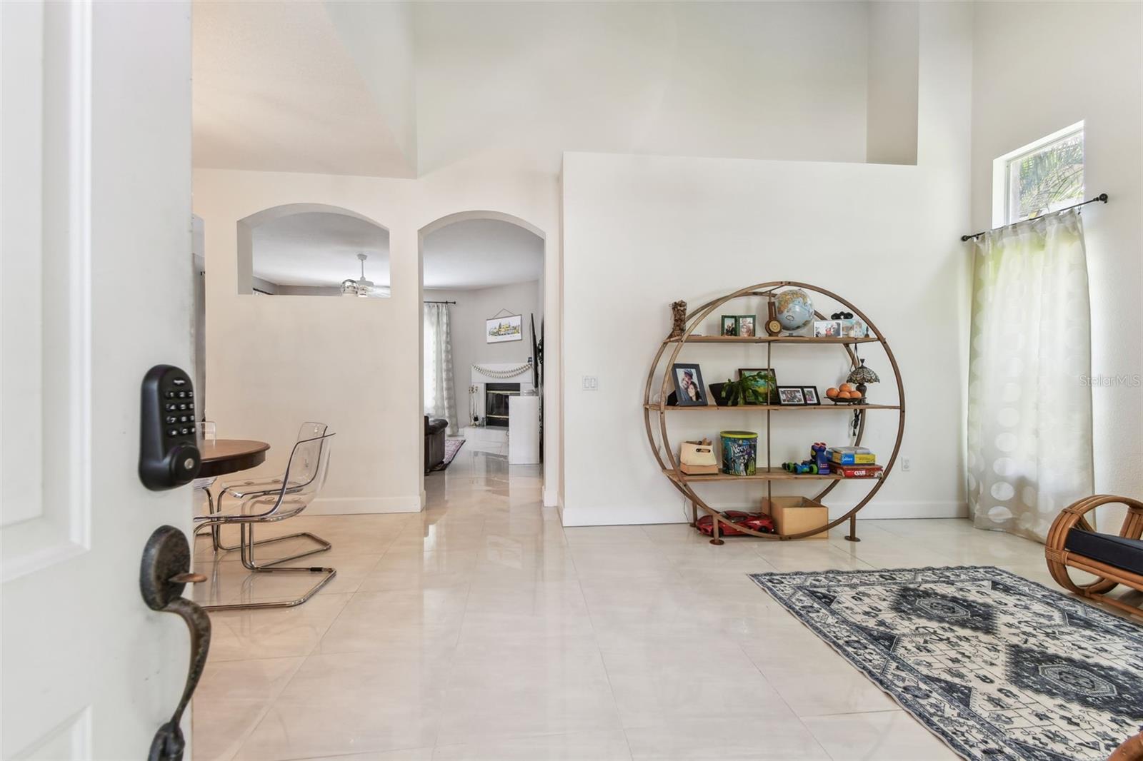 Listing photo id 2 for 1120 Bluffs Circle