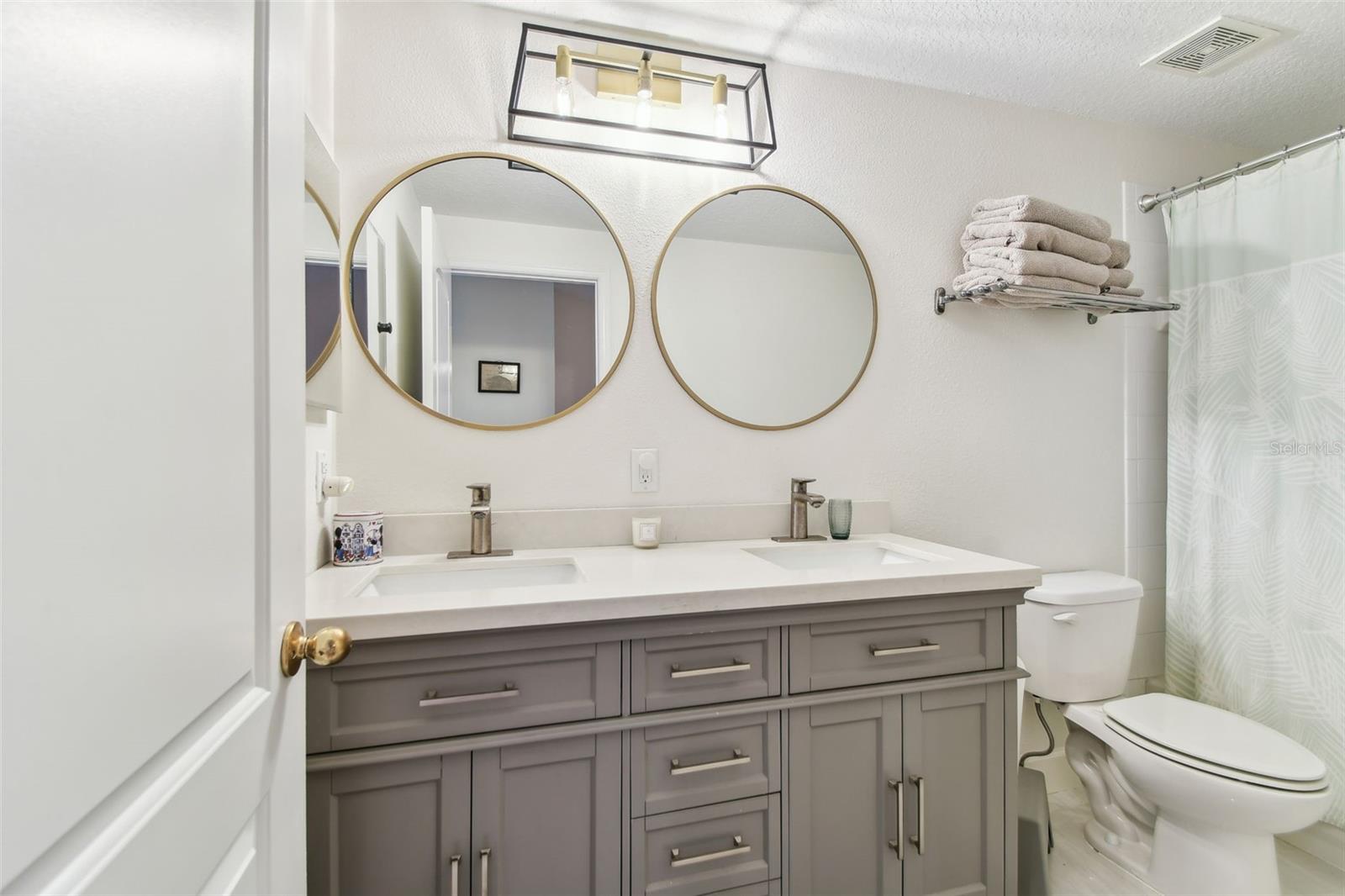 Listing photo id 40 for 1120 Bluffs Circle