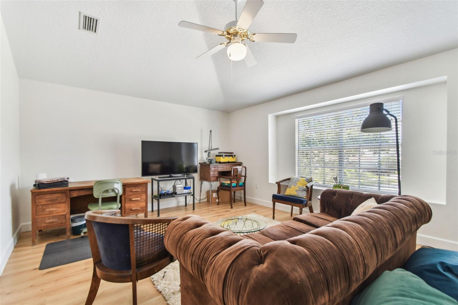Listing photo id 45 for 1120 Bluffs Circle