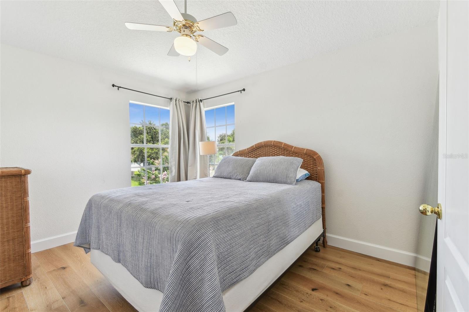 Listing photo id 47 for 1120 Bluffs Circle