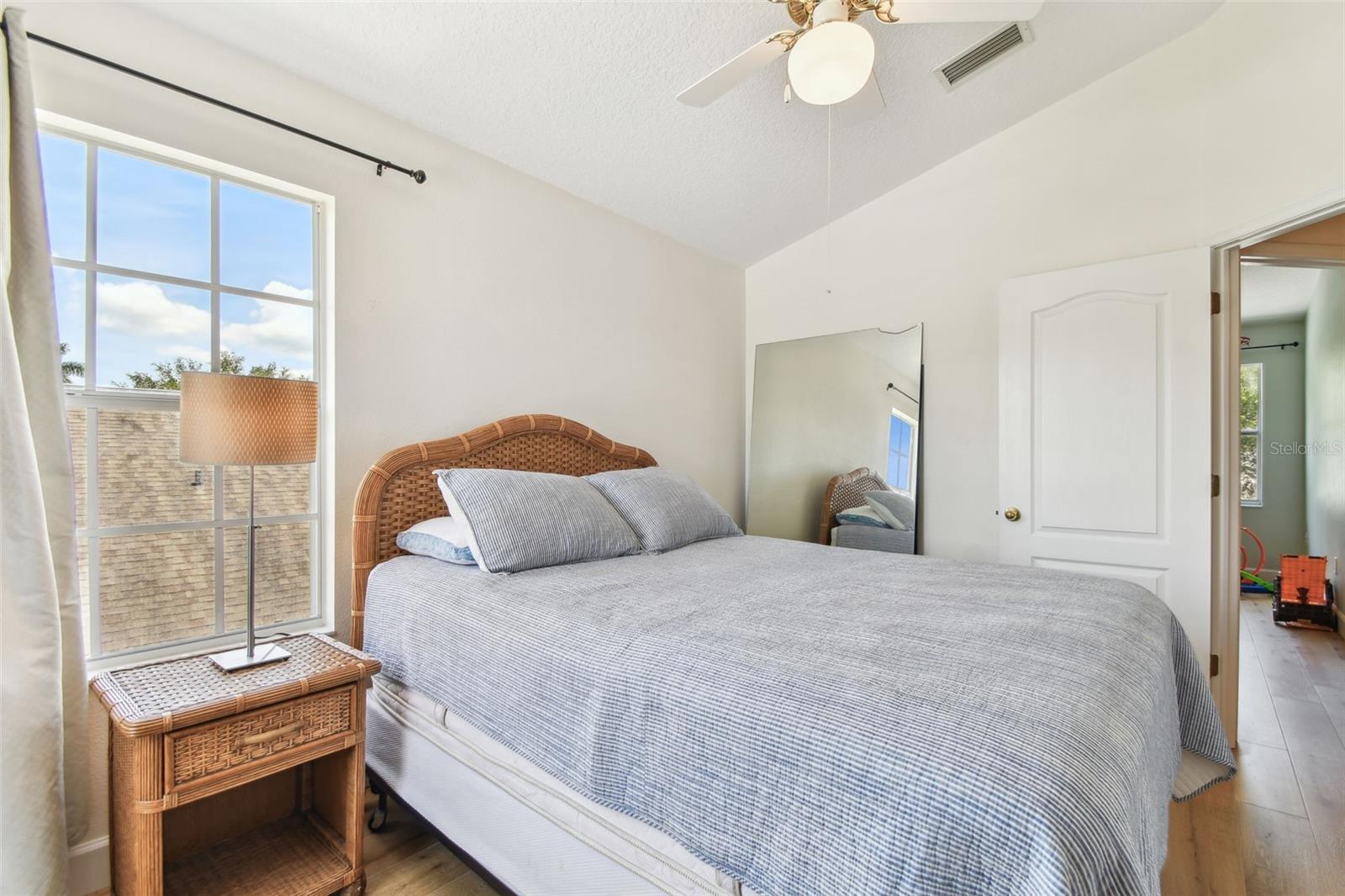 Listing photo id 48 for 1120 Bluffs Circle