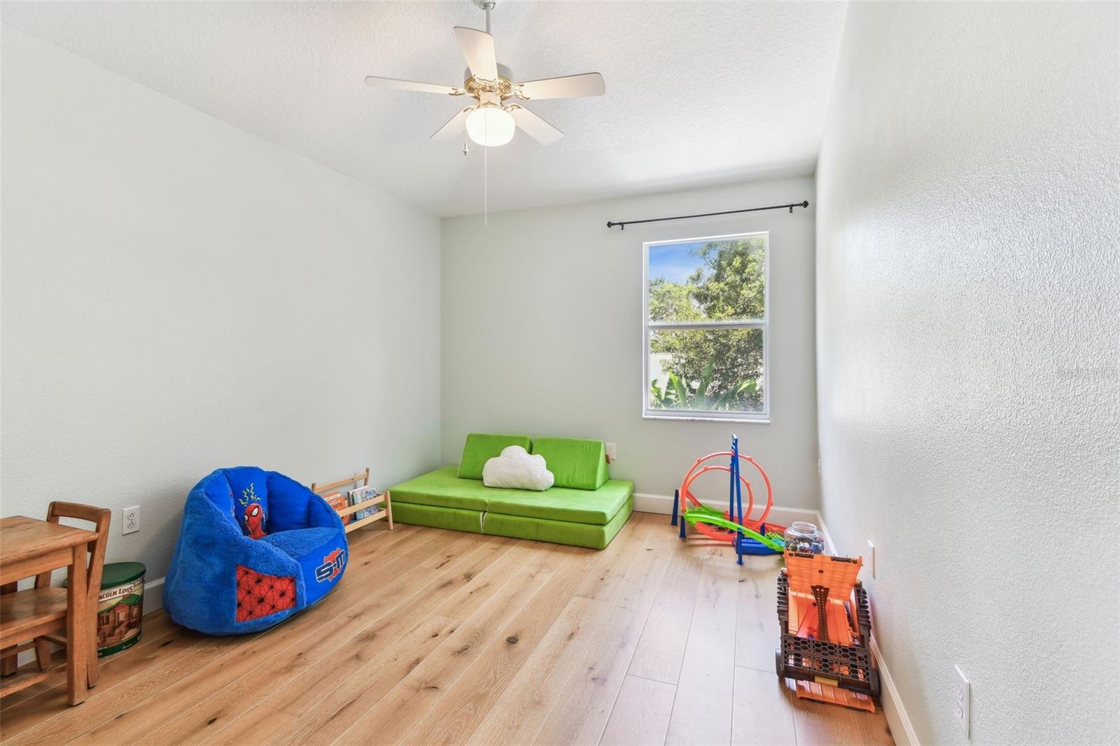 Listing photo id 49 for 1120 Bluffs Circle