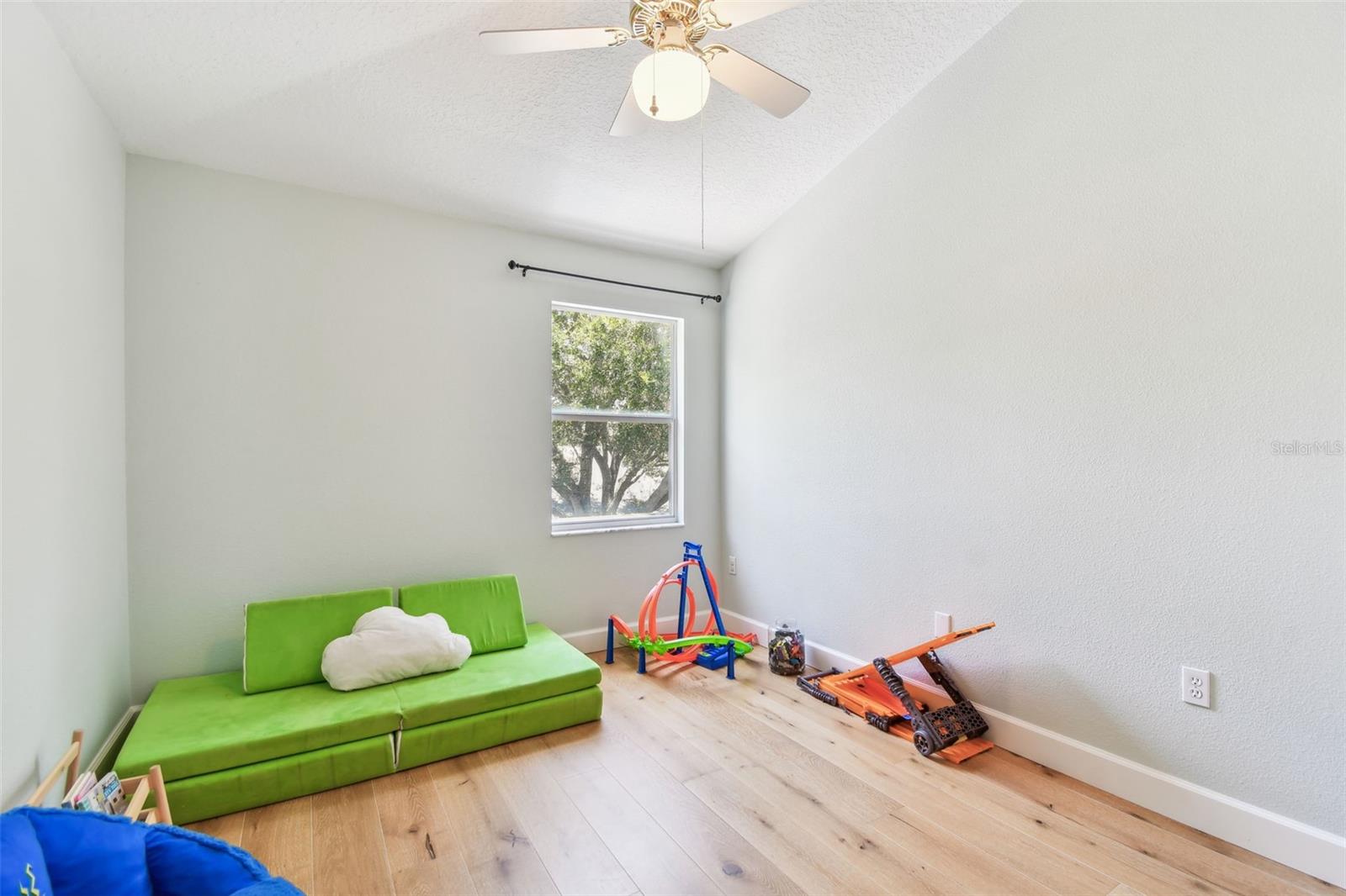 Listing photo id 50 for 1120 Bluffs Circle