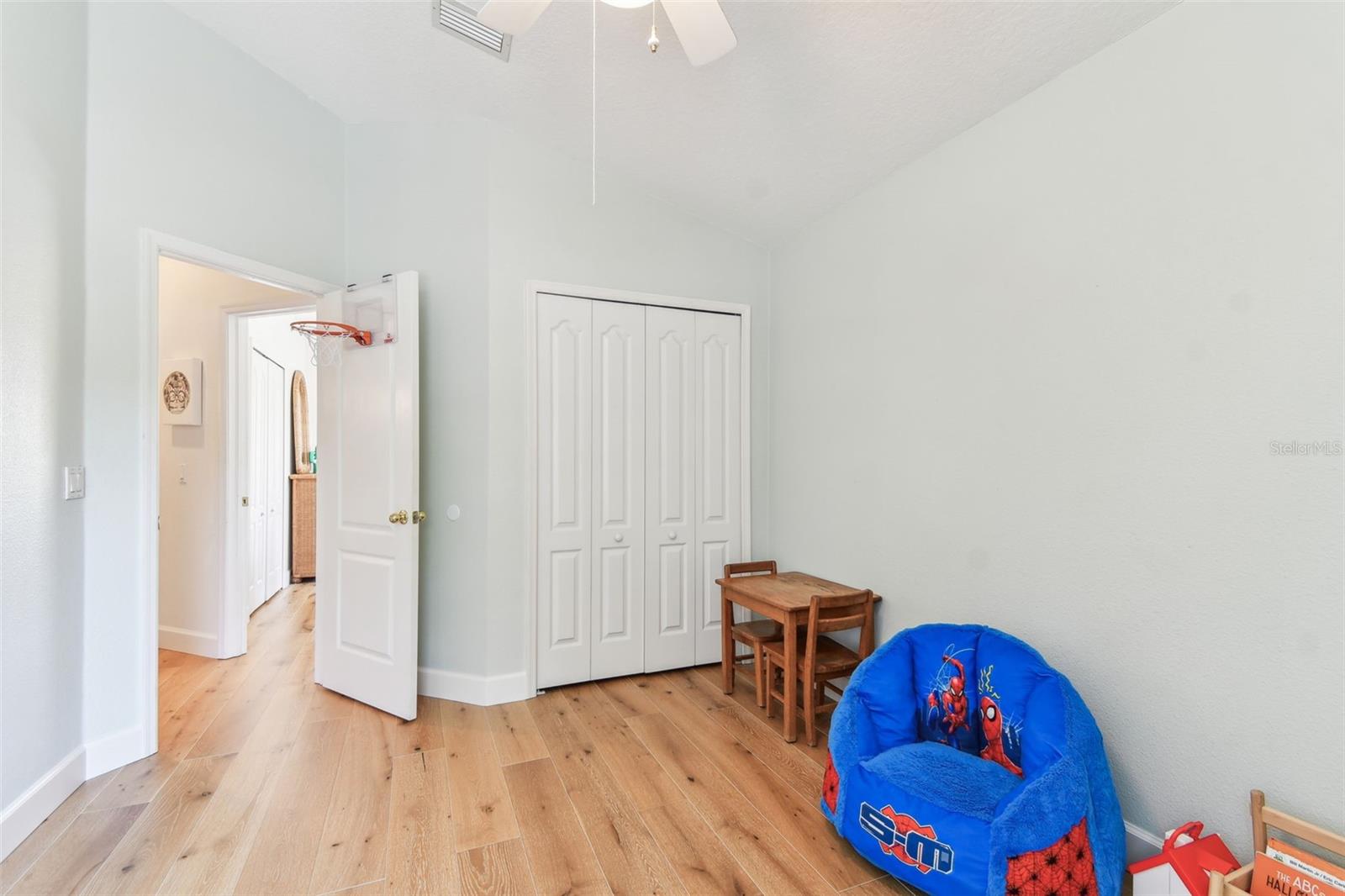 Listing photo id 51 for 1120 Bluffs Circle