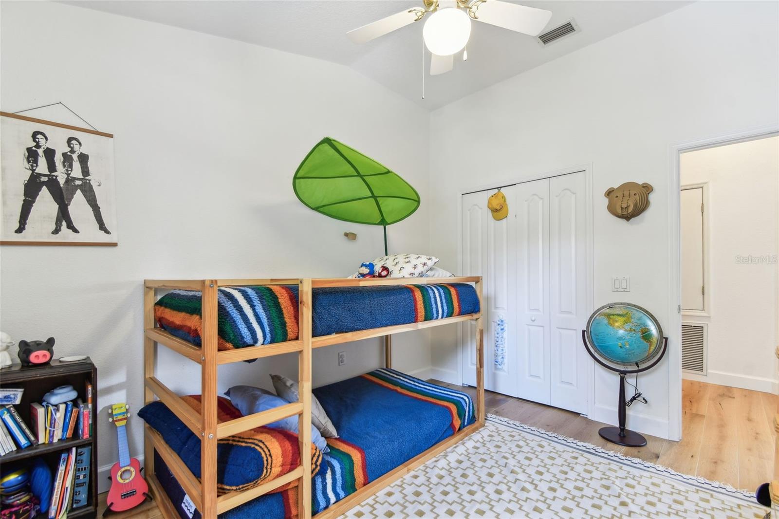 Listing photo id 53 for 1120 Bluffs Circle