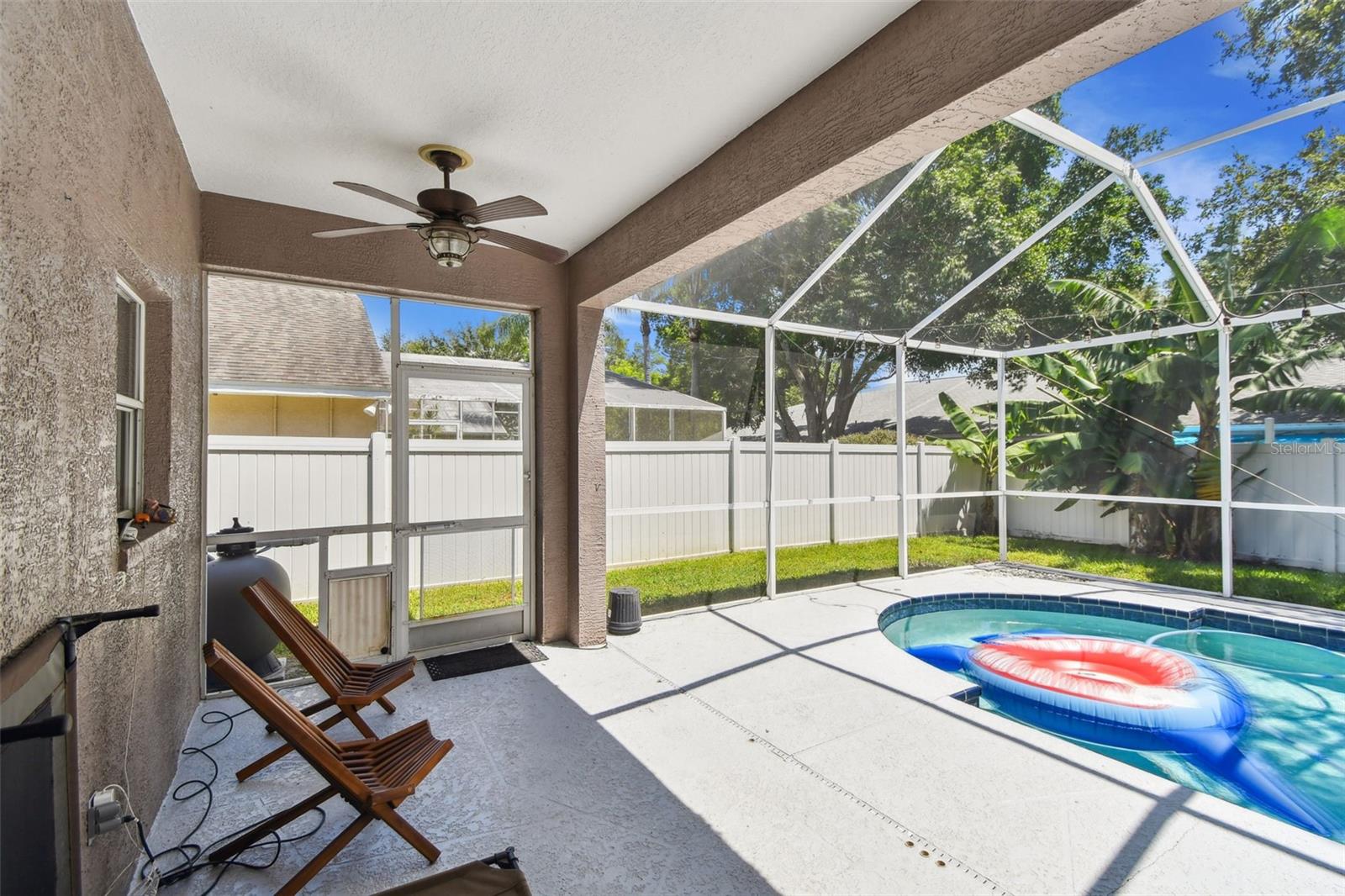 Listing photo id 55 for 1120 Bluffs Circle