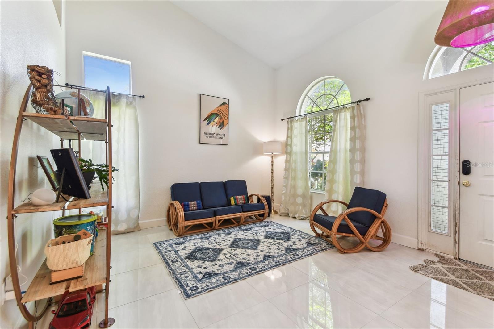 Listing photo id 4 for 1120 Bluffs Circle