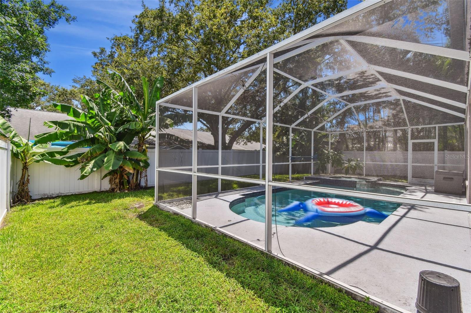 Listing photo id 59 for 1120 Bluffs Circle