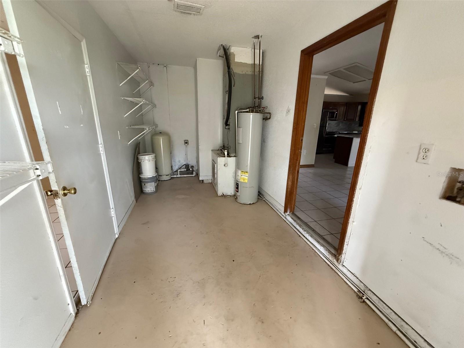 Image 19 of 23 For 10190 Thayer Street