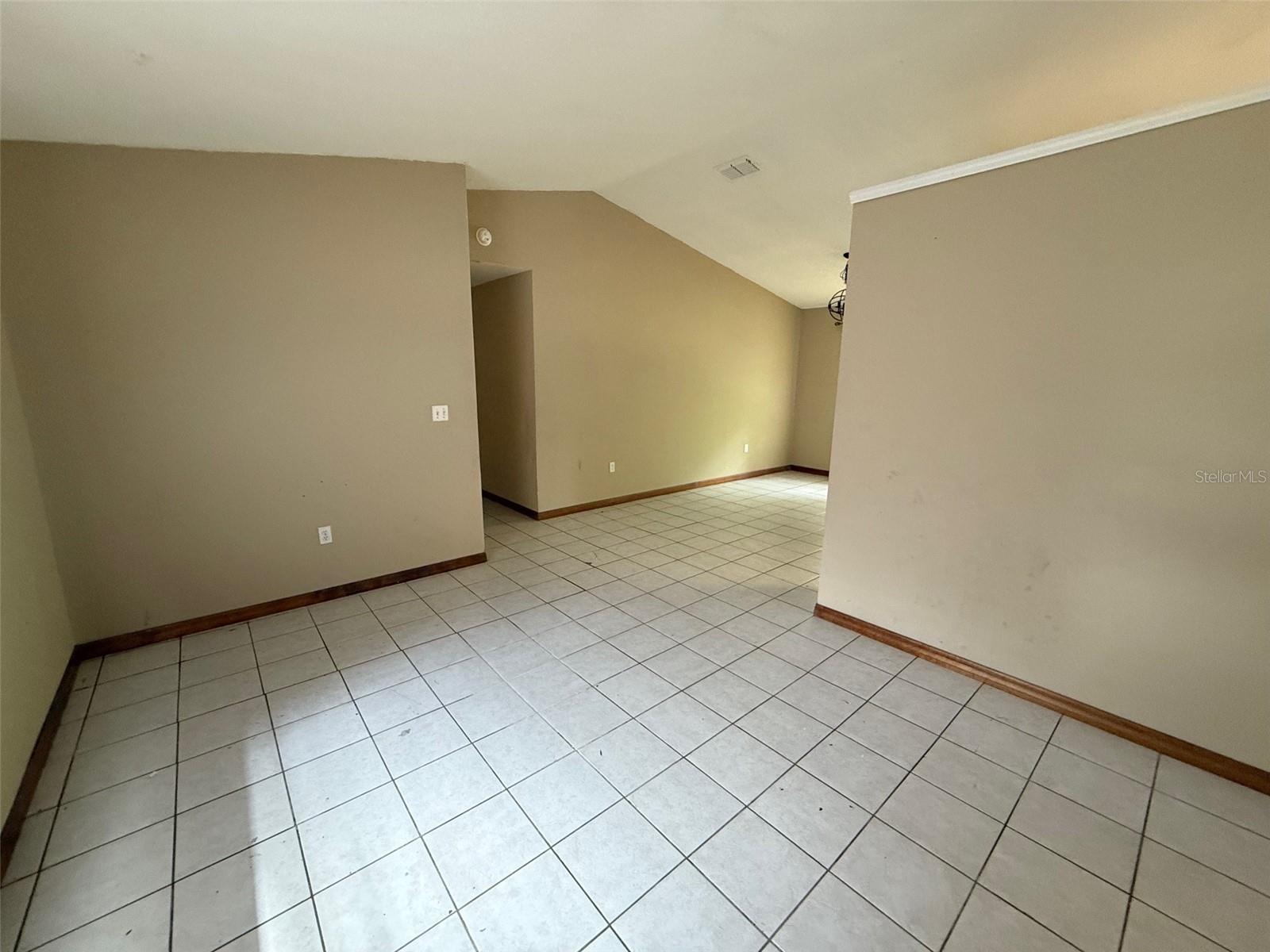 Image 3 of 23 For 10190 Thayer Street