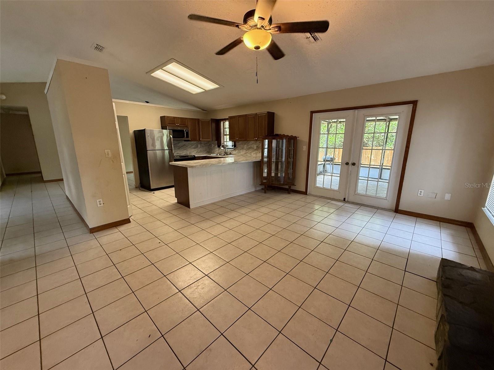 Image 6 of 23 For 10190 Thayer Street