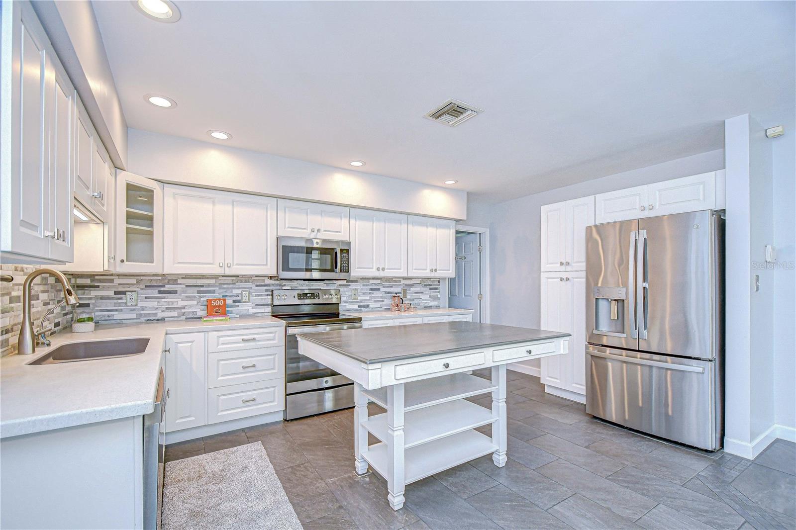 Listing photo id 8 for 5523 Carlton Road