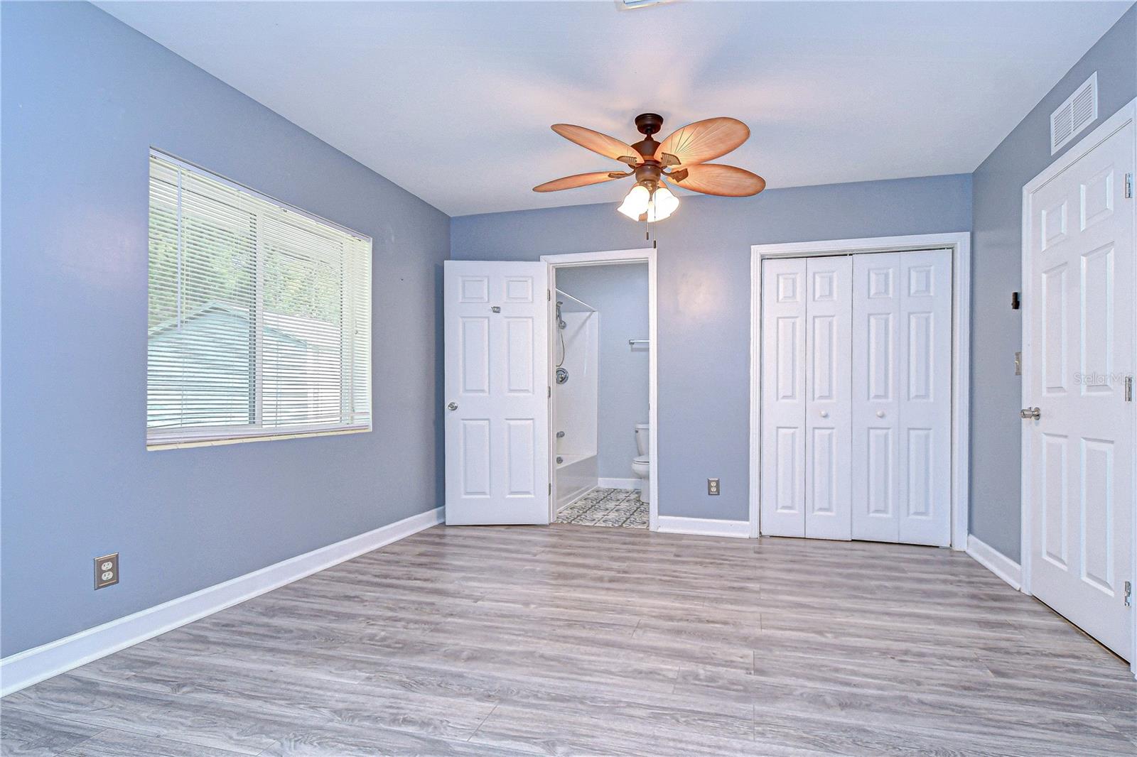 Listing photo id 12 for 5523 Carlton Road
