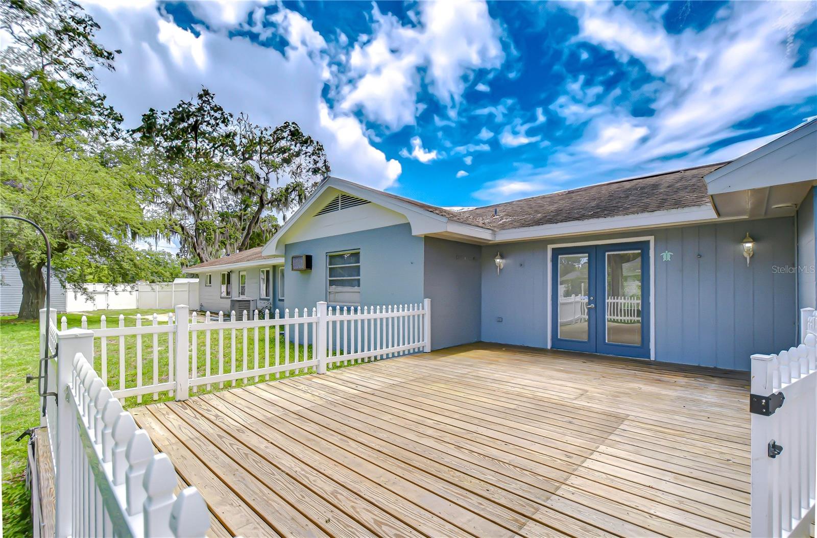 Listing photo id 17 for 5523 Carlton Road