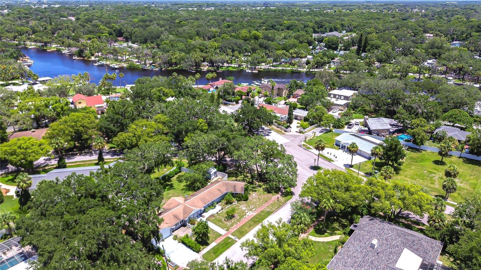 Listing photo id 0 for 5523 Carlton Road