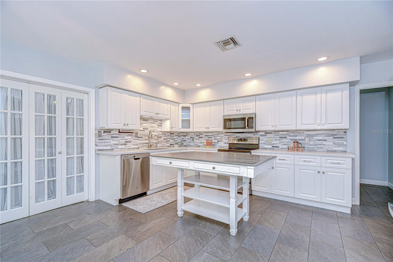 Listing photo id 3 for 5523 Carlton Road