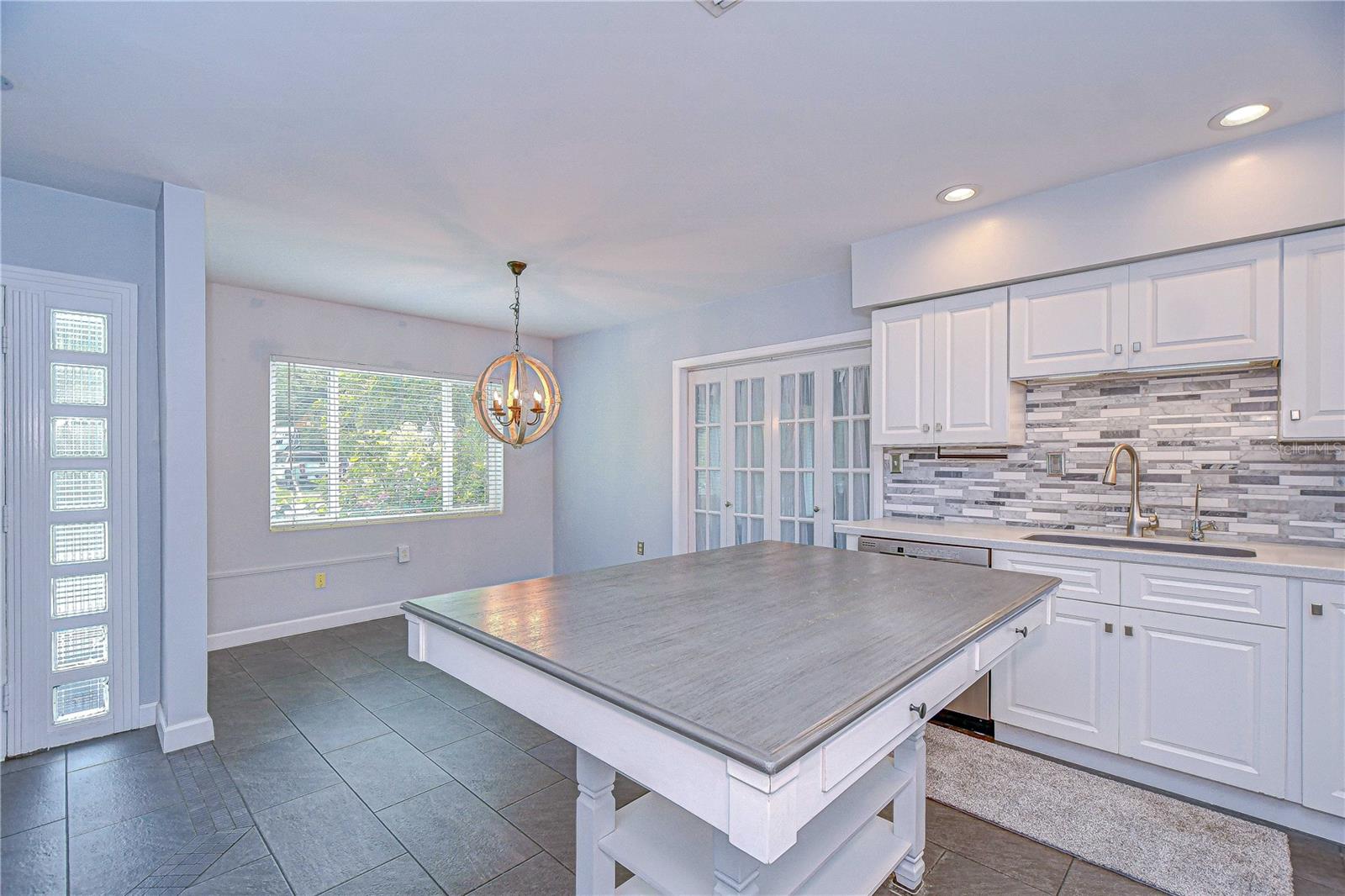 Listing photo id 4 for 5523 Carlton Road