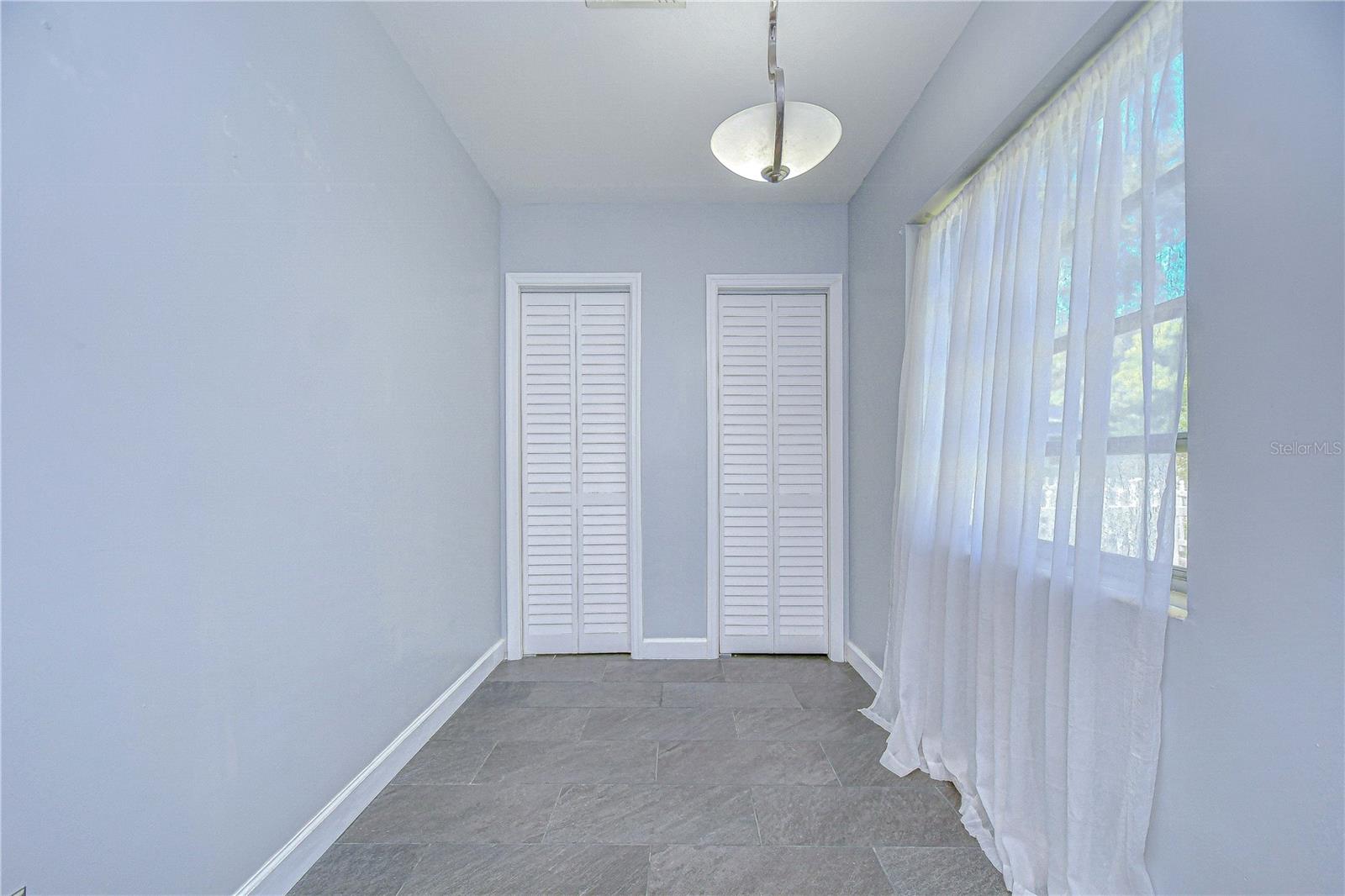 Listing photo id 6 for 5523 Carlton Road