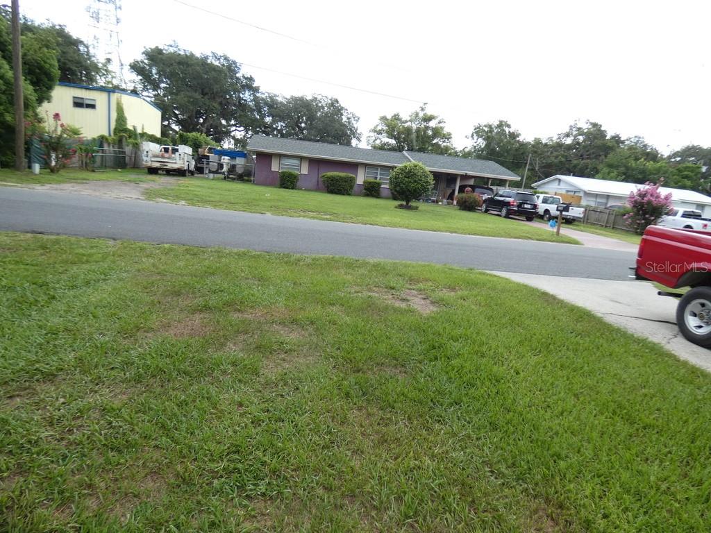 Listing photo id 8 for 4753 6th Street