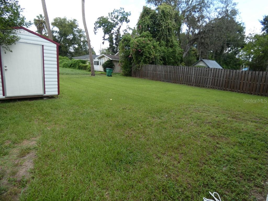 Listing photo id 12 for 4753 6th Street