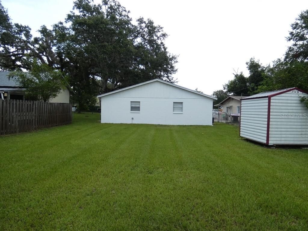 Listing photo id 14 for 4753 6th Street