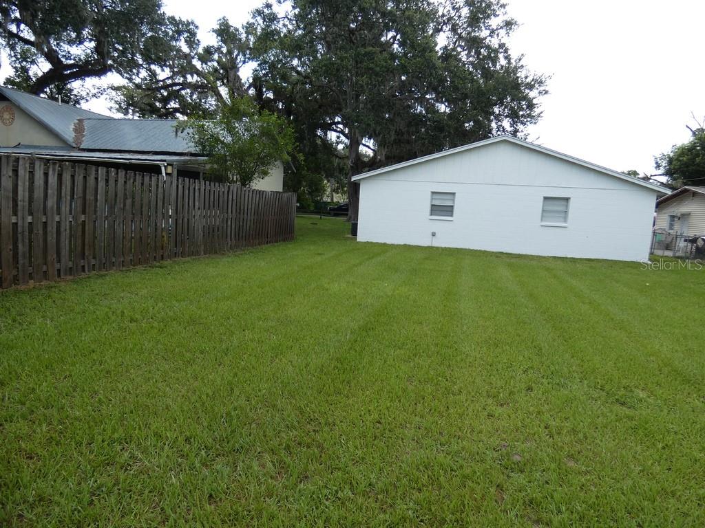 Listing photo id 15 for 4753 6th Street