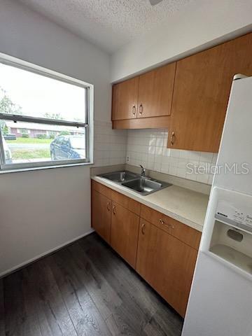 Listing photo id 18 for 4753 6th Street