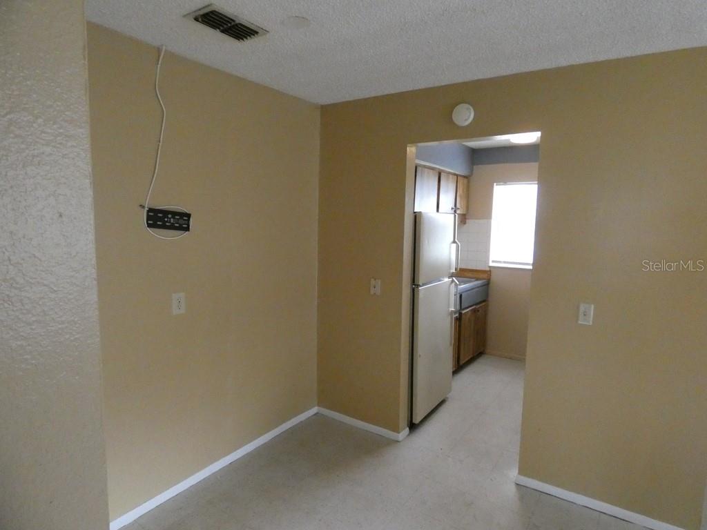 Listing photo id 2 for 4753 6th Street