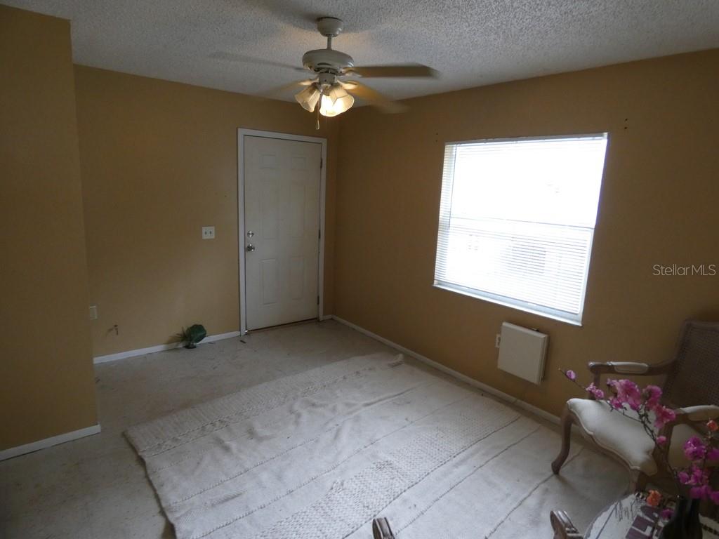 Listing photo id 3 for 4753 6th Street